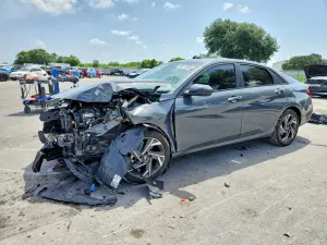 Hyundai Elantra 2.0L 4 2025