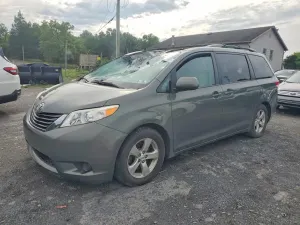 Toyota Sienna 3.5L 6 2013