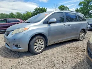 Toyota Sienna 3.5L 6 2011