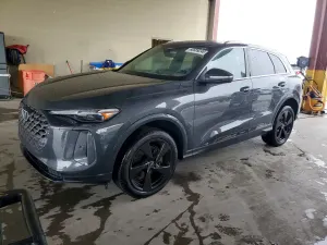 Audi Q5 2.0L 4 2025