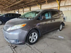 Toyota Sienna 3.5L 6 2013