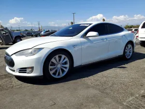 Tesla Model S 2015