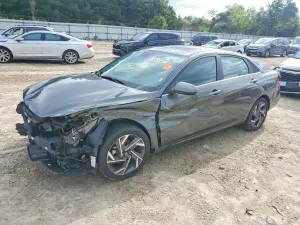 Hyundai Elantra 2.0L 4 2025