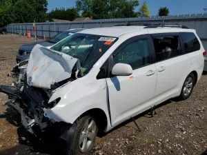Toyota Sienna 3.5L 6 2012