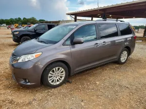 Toyota Sienna 3.5L 6 2016