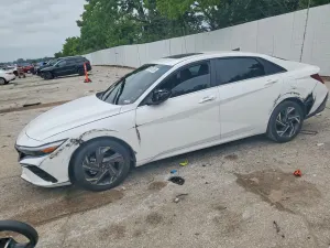 Hyundai Elantra 2.0L 4 2025