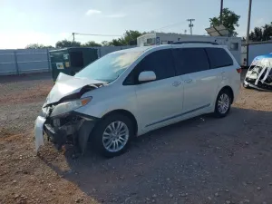 Toyota Sienna 3.5L 6 2017