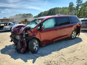 Toyota Sienna 3.5L 6 2015
