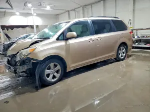 Toyota Sienna 3.5L 6 2011