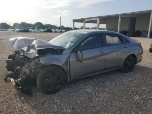 Hyundai Elantra 2.0L 4 2022