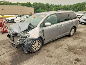 Toyota Sienna 3.5L 6 2017