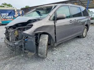 Toyota Sienna 3.5L 6 2015