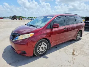 Toyota Sienna 3.5L 6 2014