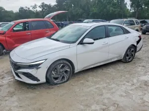 Hyundai Elantra 2.0L 4 2025