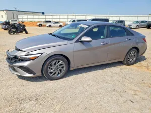 Hyundai Elantra 2.0L 4 2024