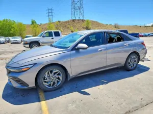 Hyundai Elantra 2.0L 4 2024