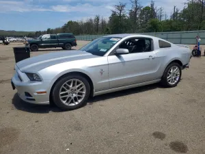 Ford Mustang 3.7L 6 2013
