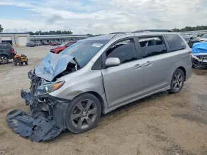 Toyota Sienna 3.5L 6 2016
