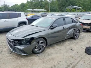 Hyundai Elantra 2.0L 4 2025