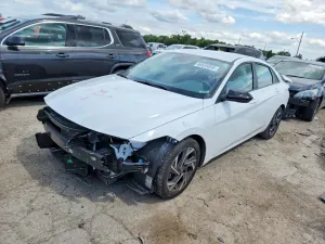Hyundai Elantra 2.0L 4 2025