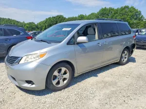 Toyota Sienna 3.5L 6 2011