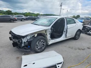 Hyundai Elantra 2.0L 4 2024