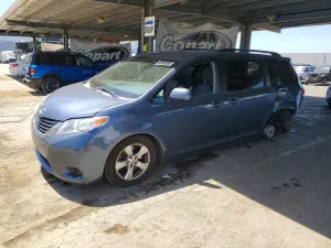 Toyota Sienna 3.5L 6 2015