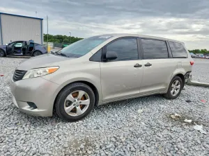 Toyota Sienna 3.5L 6 2016