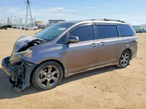 Toyota Sienna 3.5L 6 2015
