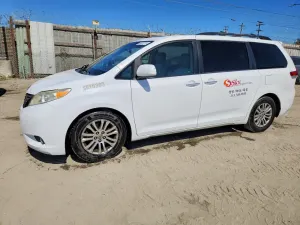 Toyota Sienna 3.5L 6 2011