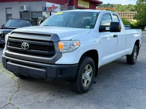 Toyota Tundra 5.7L 8 2017