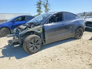 Tesla Model Y 2025