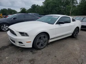 Ford Mustang 3.7L 6 2013