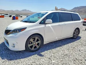 Toyota Sienna 3.5L 6 2016