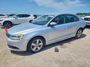 Volkswagen Jetta 2.0L 4 2012