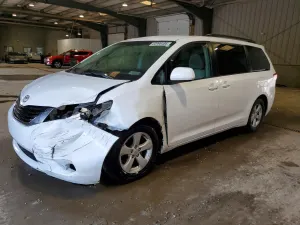 Toyota Sienna 3.5L 6 2014