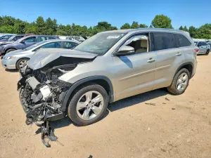 Toyota Highlander 3.5L 6 2015