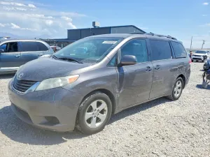 Toyota Sienna 3.5L 6 2013