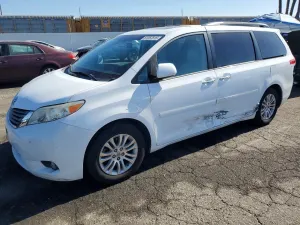 Toyota Sienna 3.5L 6 2014