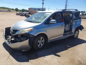 Toyota Sienna 3.5L 6 2011