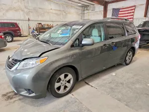 Toyota Sienna 3.5L 6 2013