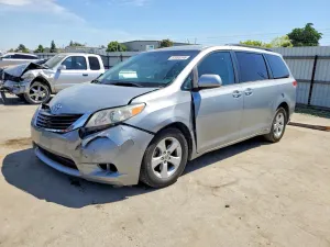 Toyota Sienna 3.5L 6 2014