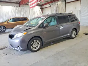 Toyota Sienna 3.5L 6 2017