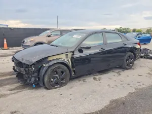 Hyundai Elantra 2.0L 4 2023
