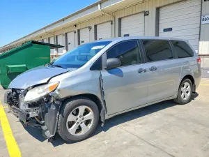 Toyota Sienna 3.5L 6 2014