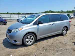 Toyota Sienna 3.5L 6 2017