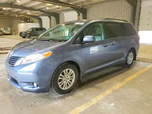 Toyota Sienna 3.5L 6 2017