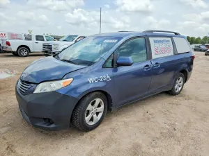 Toyota Sienna 3.5L 6 2015