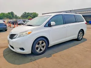Toyota Sienna 3.5L 6 2013