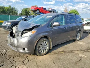 Toyota Sienna 3.5L 6 2015